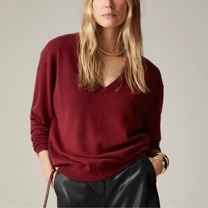 J.Crew Cashmere V-neck boyfriend sweater Size Medium cozy trending preppy